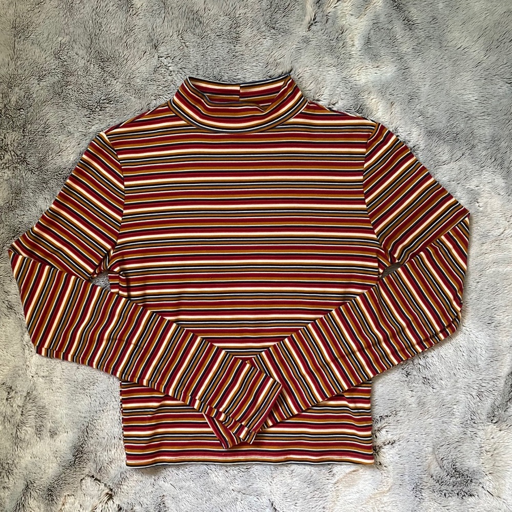 Long sleeve striped crop top